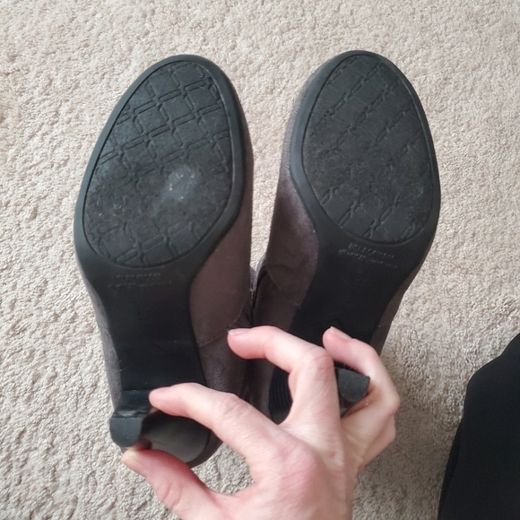 Mid calf heeled boots - Picture 4 of 7